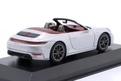 Porsche 911 (992.2) Carrera S Cabriolet 2024 eisgraumetallic 1:43 Minichamps