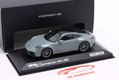 Porsche 911 (992.2) Carrera 4S Coupe Baujahr 2024 shadegrün metallic 1:43 Spark