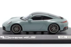 Porsche 911 (992.2) Carrera 4S Coupe Baujahr 2024 shadegrün metallic 1:43 Spark