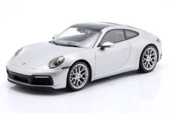 Porsche 911 (992) Carrera 4S 2023 silber / silberne Felgen 1:18 Minichamps