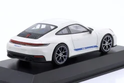 Porsche 911 Carrera T Coupe (992.2) Baujahr 2025 weiß 1:43 Minichamps