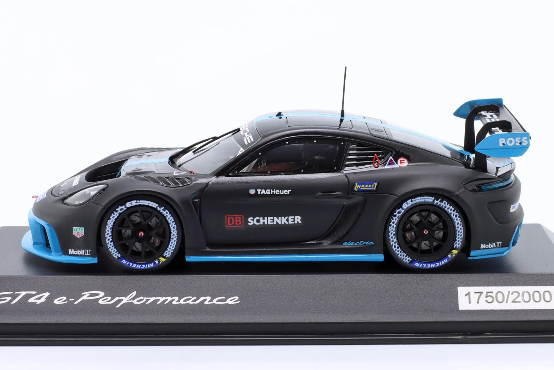 Porsche 718 Cayman GT4 e-Performance 2022 schwarz / blau 1:43 Spark