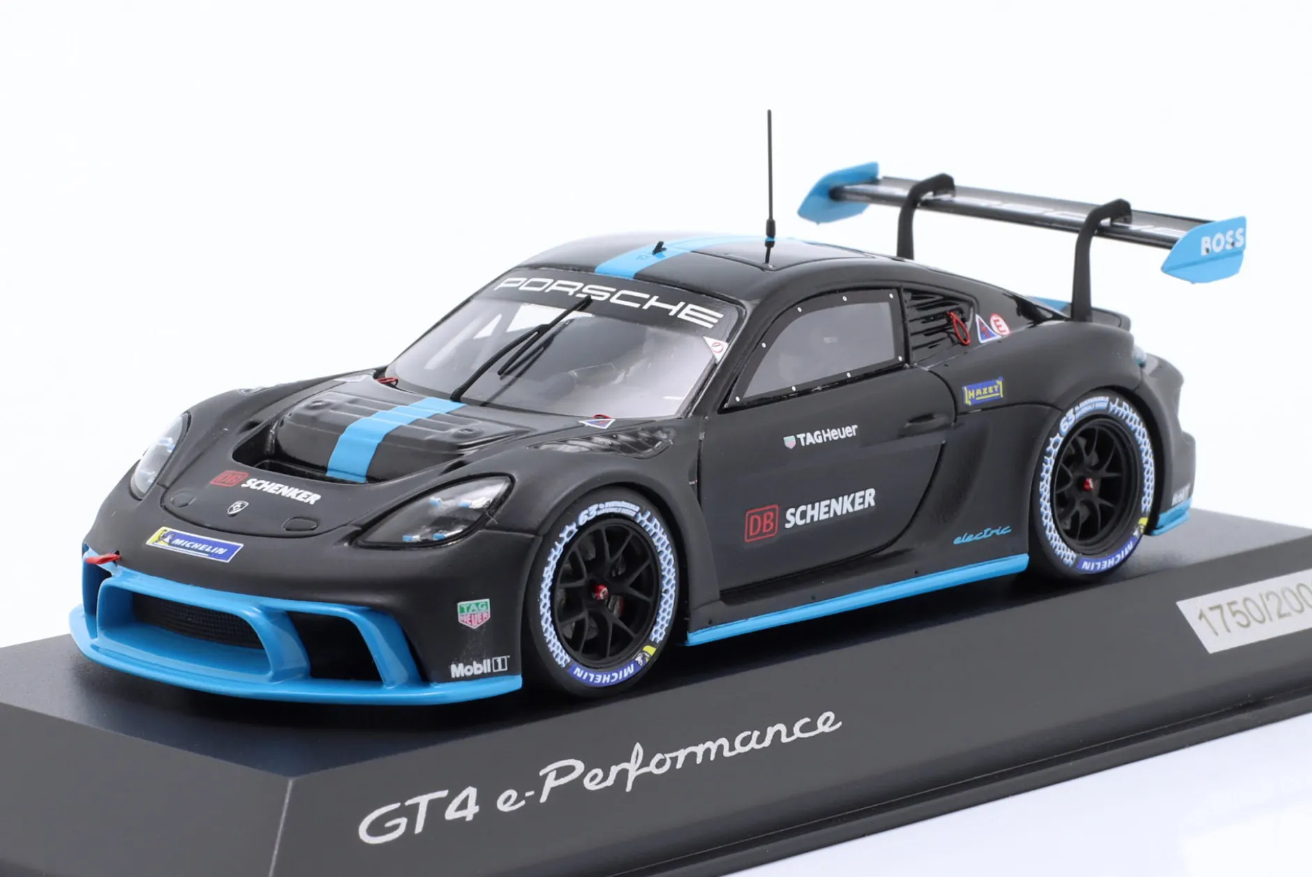 Porsche 718 Cayman GT4 e-Performance 2022 schwarz / blau 1:43 Spark