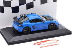 Porsche 718 (982) Cayman GT4 RS 2021 blau / schwarze Felgen 1:43 Minichamps
