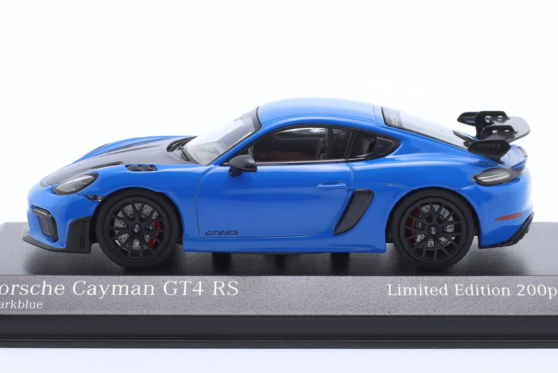 Porsche 718 (982) Cayman GT4 RS 2021 blau / schwarze Felgen 1:43 Minichamps