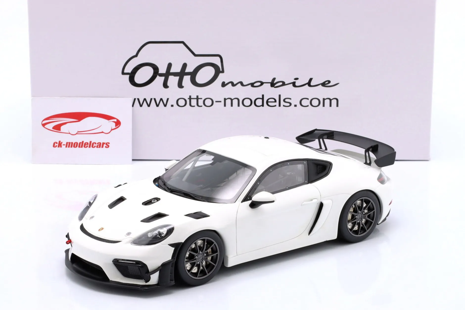 Porsche 718 Cayman GT4 RS Clubsport Plain Body Edition weiß 1:18 OttOmobile