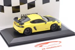 Porsche 718 (982) Cayman GT4 RS 2021 gelb / schwarze Felgen 1:43 Minichamps