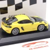 Porsche 718 (982) Cayman GT4 RS 2021 gelb / silberne Felgen 1:43 Minichamps