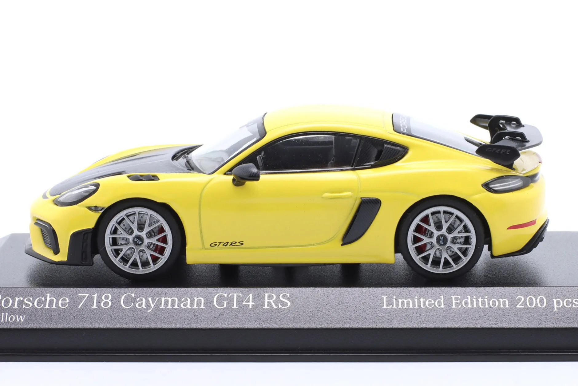 Porsche 718 (982) Cayman GT4 RS 2021 gelb / silberne Felgen 1:43 Minichamps