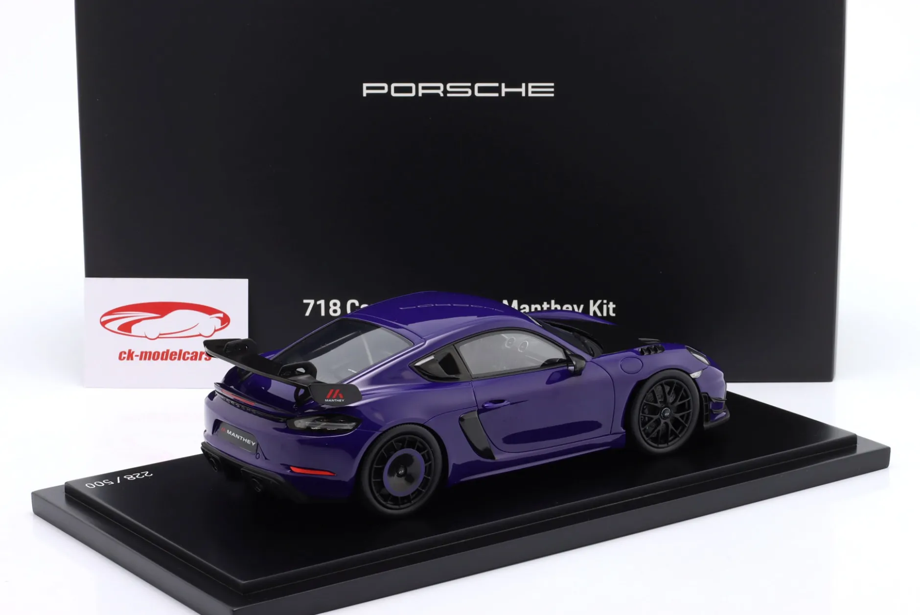 Porsche 718 Cayman GT4 RS (982) Manthey Kit 2024 ultraviolett 1:18 Spark