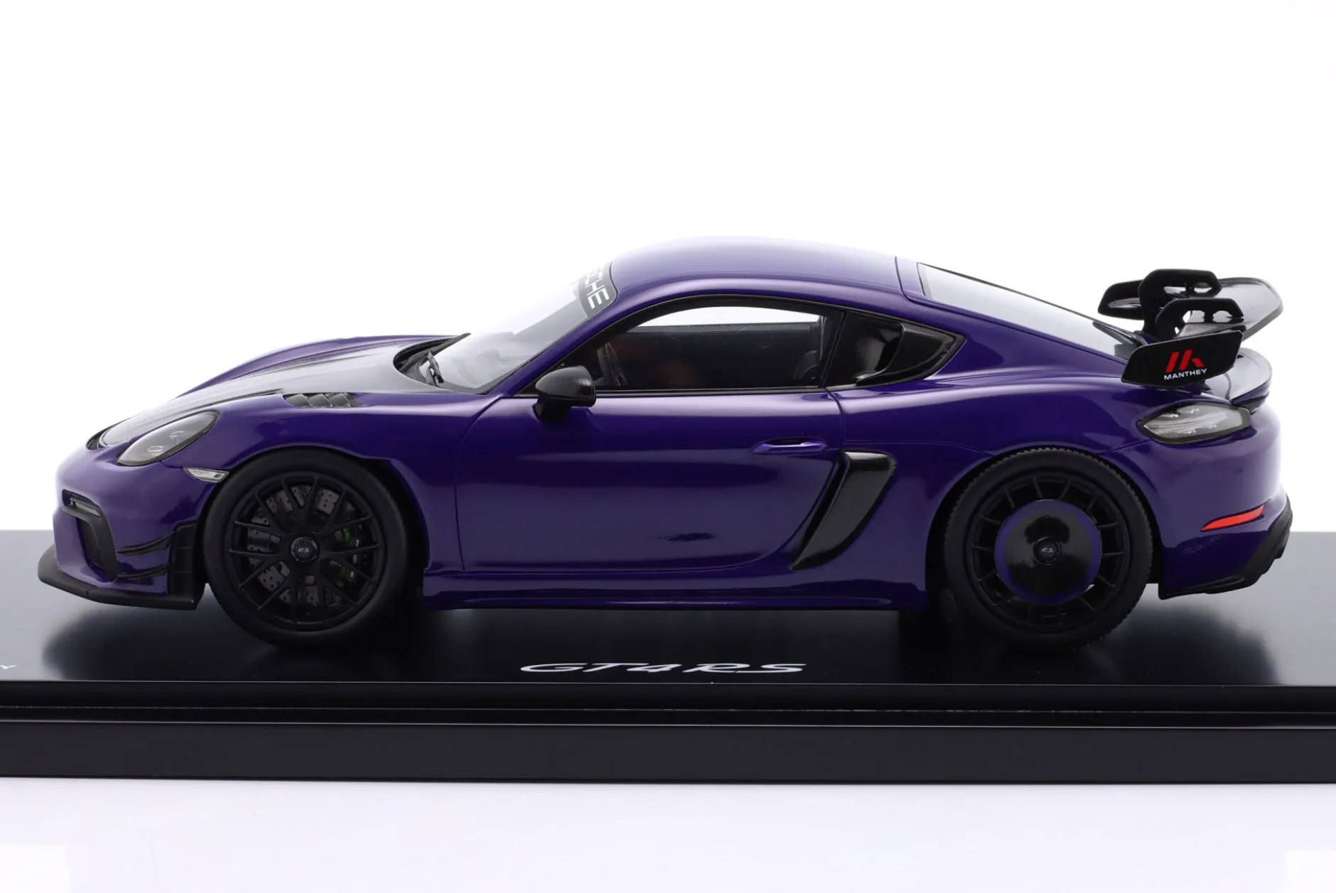 Porsche 718 Cayman GT4 RS (982) Manthey Kit 2024 ultraviolett 1:18 Spark