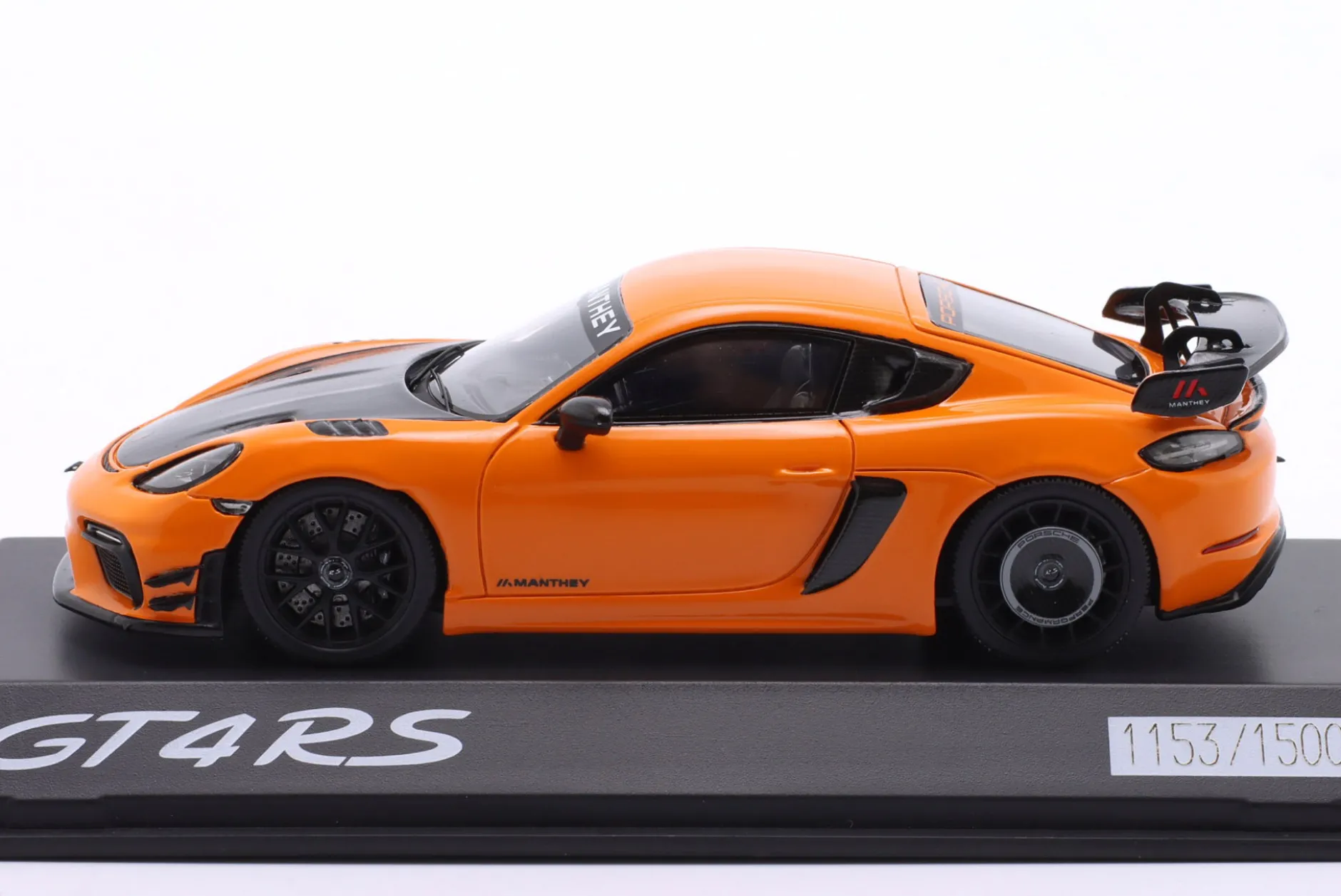 Porsche 718 Cayman GT4 RS (982) Manthey Kit 2024 pastell orange 1:43 Spark