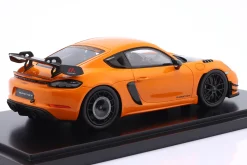 Porsche 718 Cayman GT4 RS (982) Manthey Kit 2024 pastell orange 1:18 Spark
