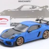 Porsche Cayman GT4 RS mit Weissach-Paket Baujahr 2024 blau 1:18 Minichamps