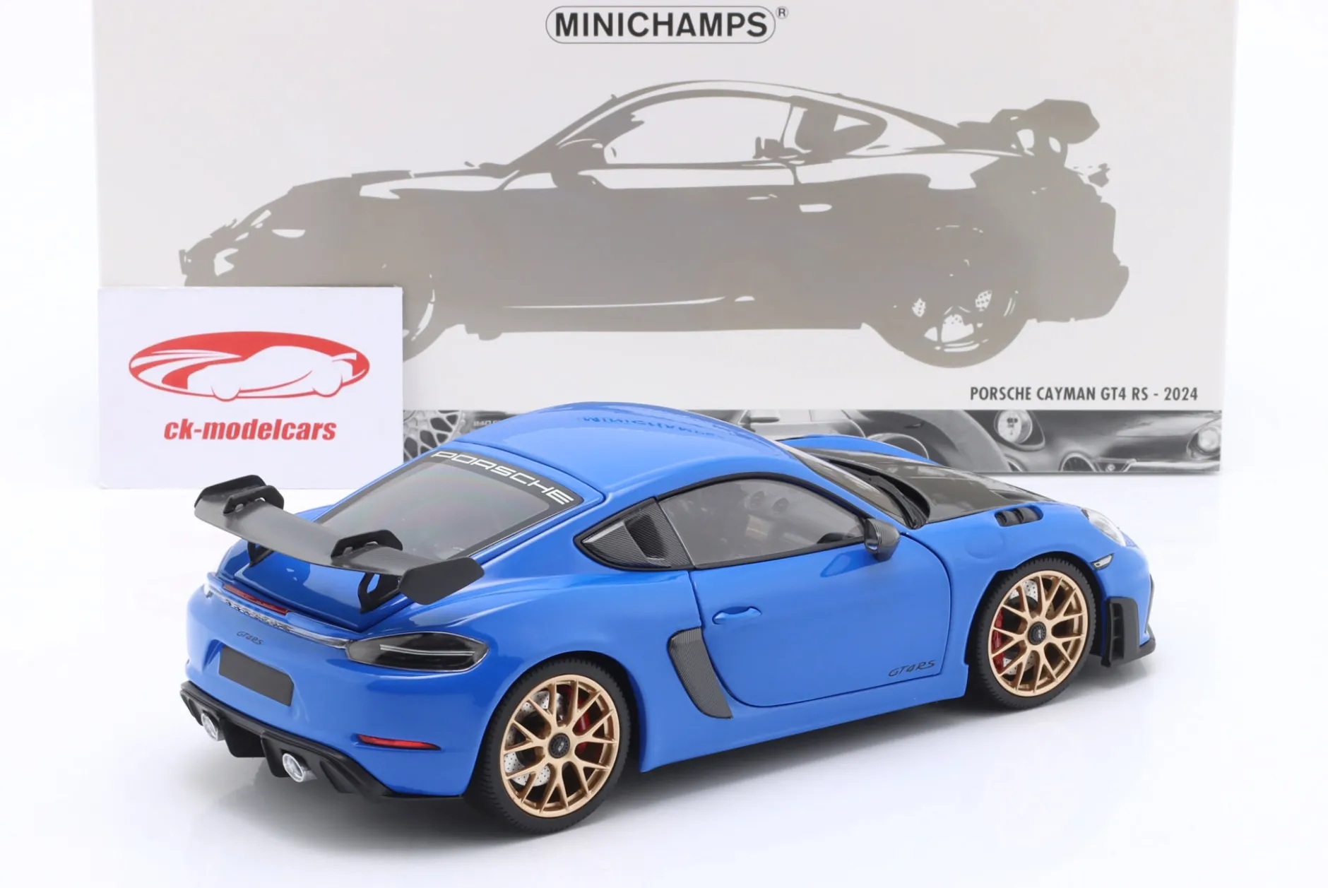 Porsche Cayman GT4 RS mit Weissach-Paket Baujahr 2024 blau 1:18 Minichamps