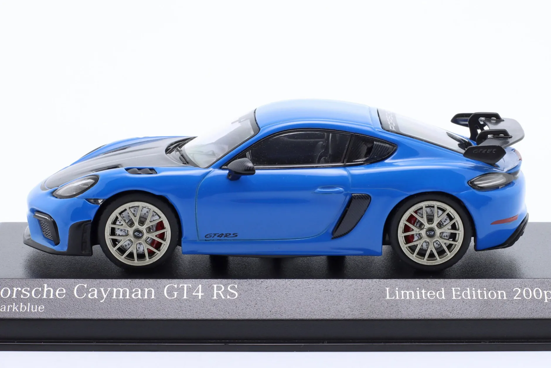 Porsche 718 (982) Cayman GT4 RS 2021 sharkblue / Neodym-Felgen 1:43 Minichamps