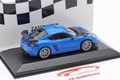 Porsche 718 (982) Cayman GT4 RS 2021 sharkblue / silberne Felgen 1:43 Minichamps