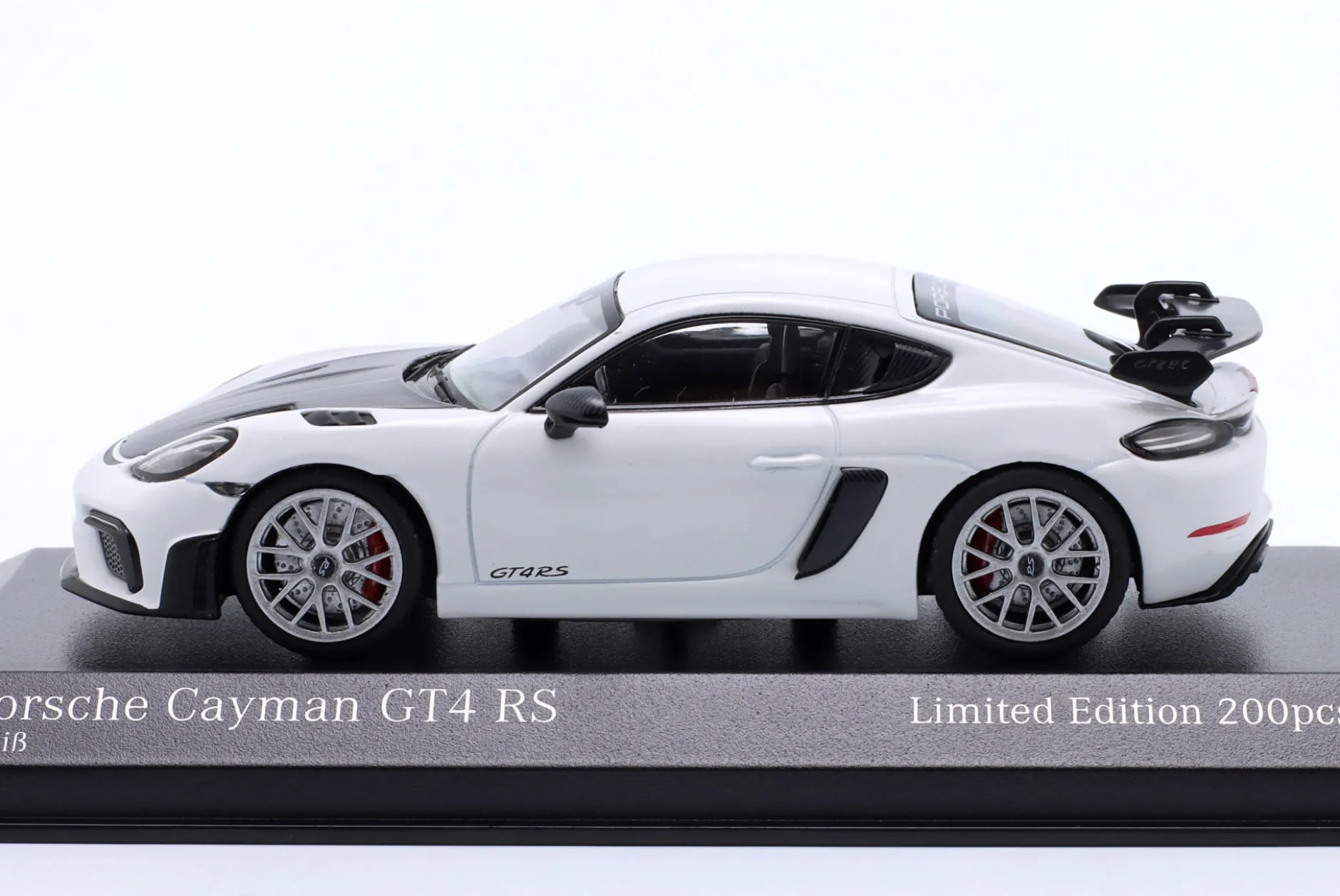 Porsche 718 (982) Cayman GT4 RS 2021 weiß / silberne Felgen 1:43 Minichamps
