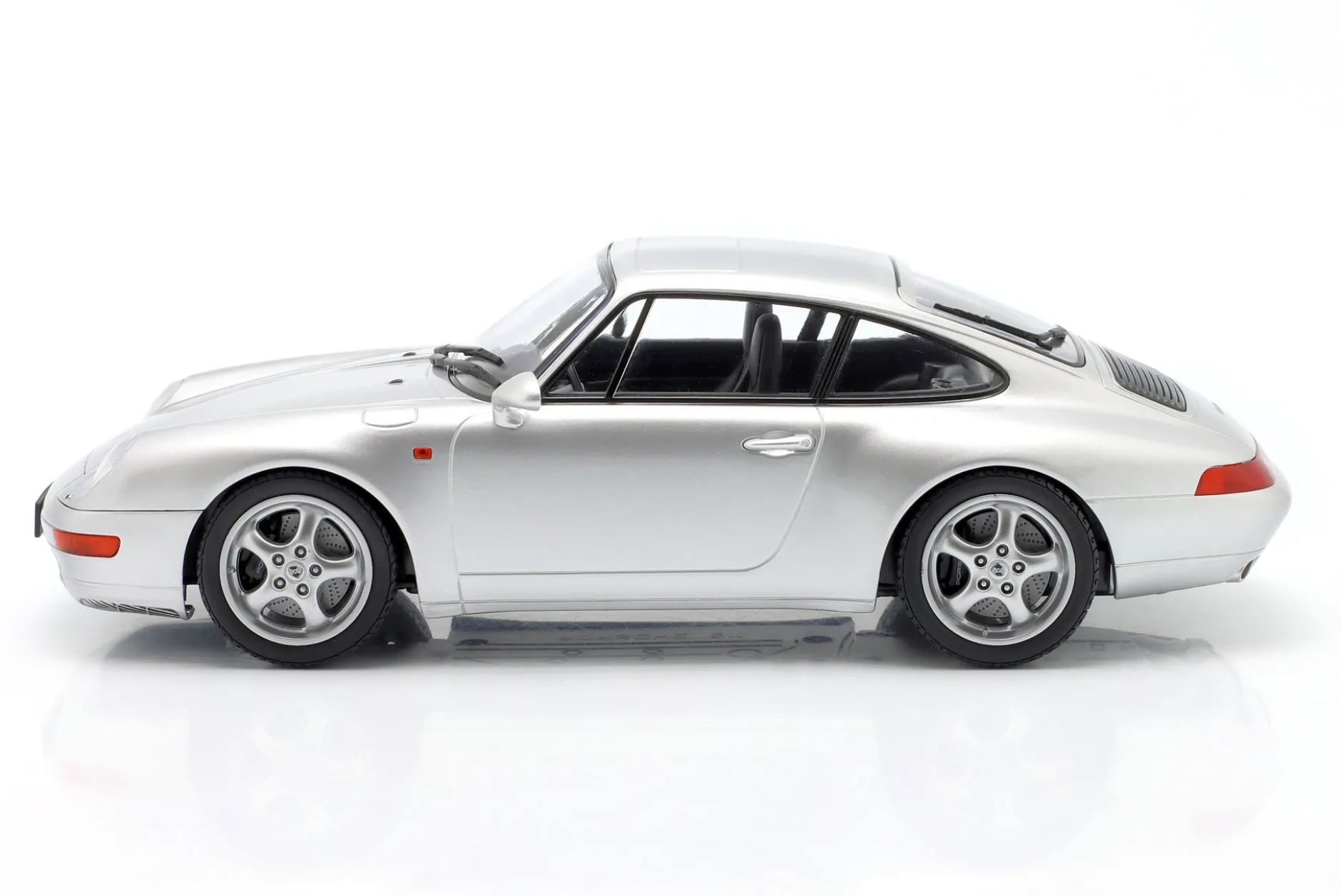 Porsche 911 (993) Coupe Baujahr 1993 silber 1:18 Minichamps