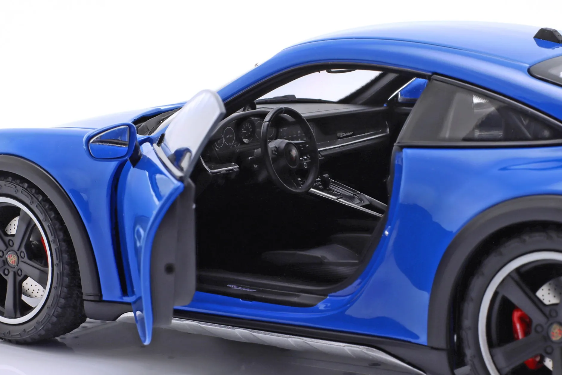 Porsche 911 (992) Dakar Baujahr 2022 blau 1:18 Minichamps