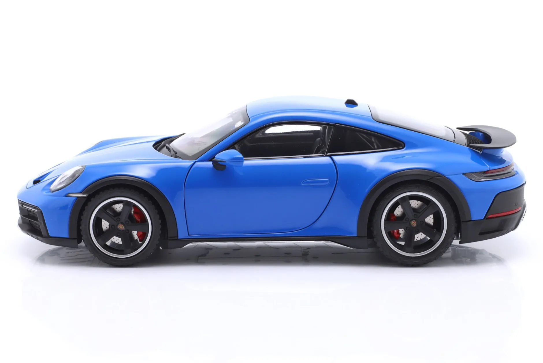 Porsche 911 (992) Dakar Baujahr 2022 blau 1:18 Minichamps