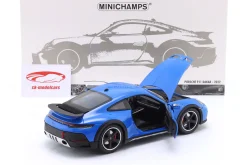Porsche 911 (992) Dakar Baujahr 2022 blau 1:18 Minichamps