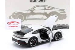 Porsche 911 (992) Dakar Baujahr 2022 grau metallic 1:18 Minichamps