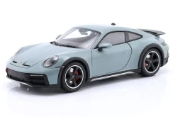 Porsche 911 (992) Dakar Baujahr 2022 grün metallic 1:18 Minichamps