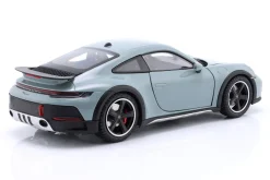 Porsche 911 (992) Dakar Baujahr 2022 grün metallic 1:18 Minichamps
