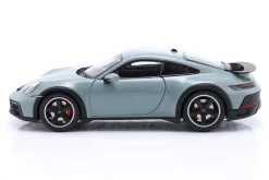 Porsche 911 (992) Dakar Baujahr 2022 grün metallic 1:18 Minichamps