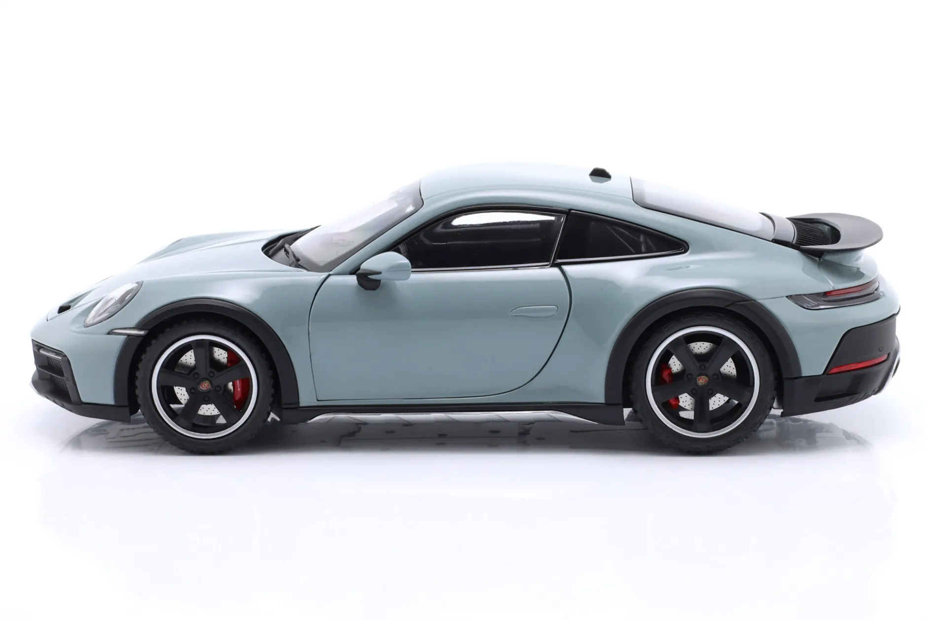 Porsche 911 (992) Dakar Baujahr 2022 grün metallic 1:18 Minichamps