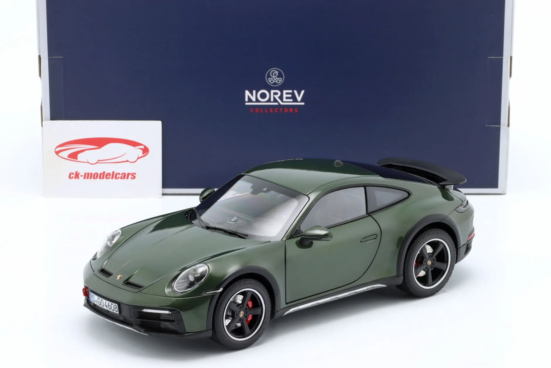 Porsche 911 (992) Dakar Baujahr 2023 oakgrün metallic 1:18 Norev