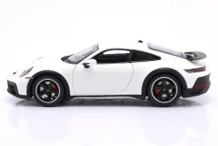 Porsche 911 (992) Dakar Baujahr 2022 weiß 1:18 Minichamps