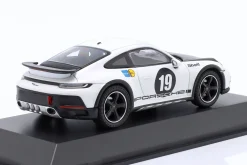 Porsche 911 (992) Dakar #19 Baujahr 2023 weiß / schwarz 1:43 Spark