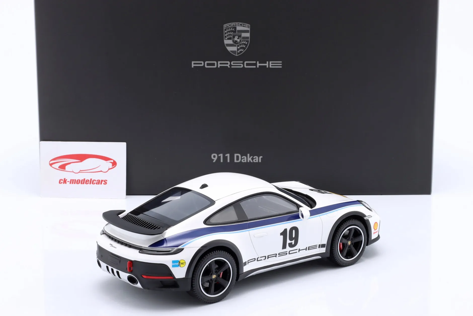 Porsche 911 (992) Dakar Rallye 1974 Design #19 weiß 1:18 Spark