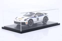 Porsche 911 (992) Dakar Rallye 1974 Design #19 weiß 1:18 Spark