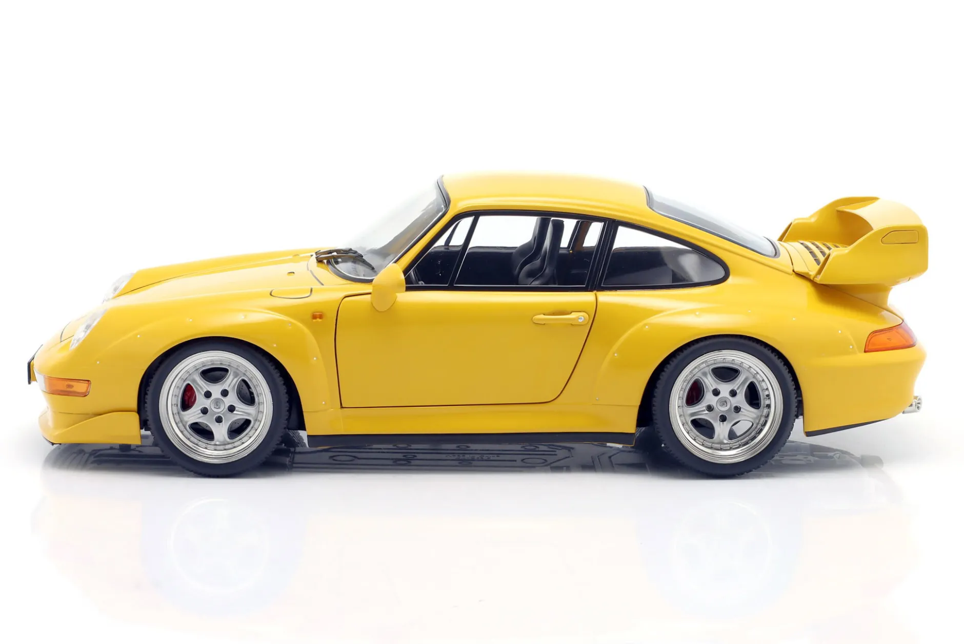 Porsche 911 (993) GT2 Baujahr 1996 gelb / Speedline Felgen 1:12 KK-Scale