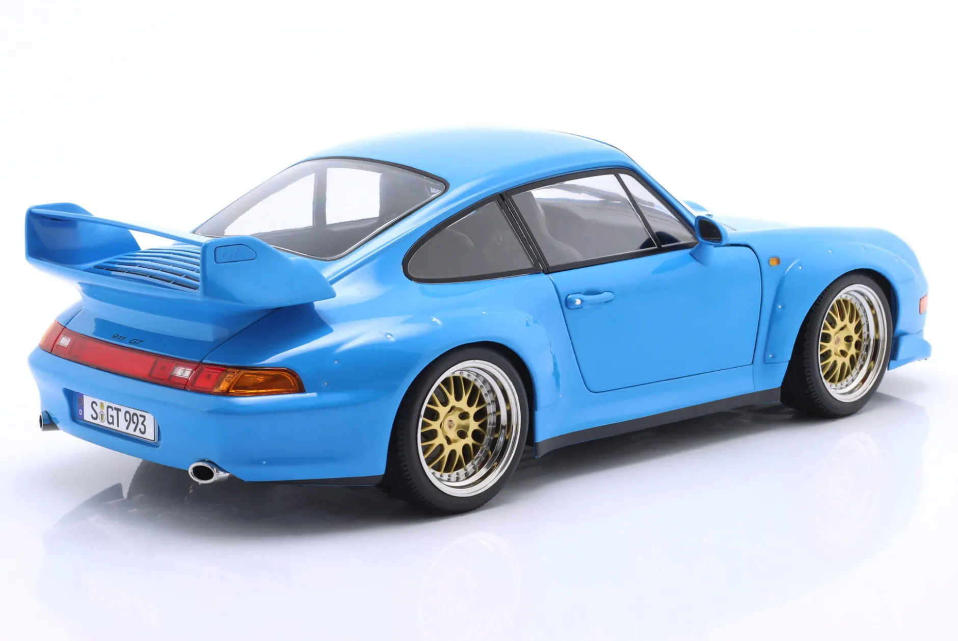 Porsche 911 (993) GT2 Baujahr 1996 hellblau / BBS Felgen 1:12 KK-Scale