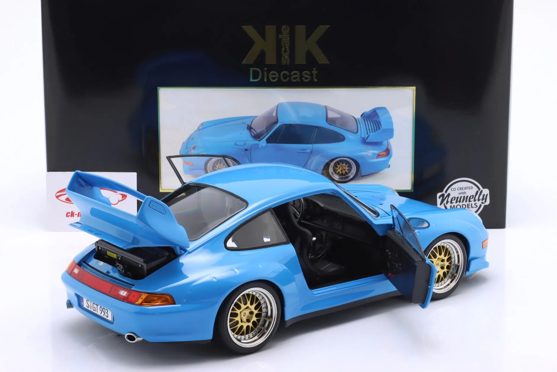 Porsche 911 (993) GT2 Baujahr 1996 hellblau / BBS Felgen 1:12 KK-Scale
