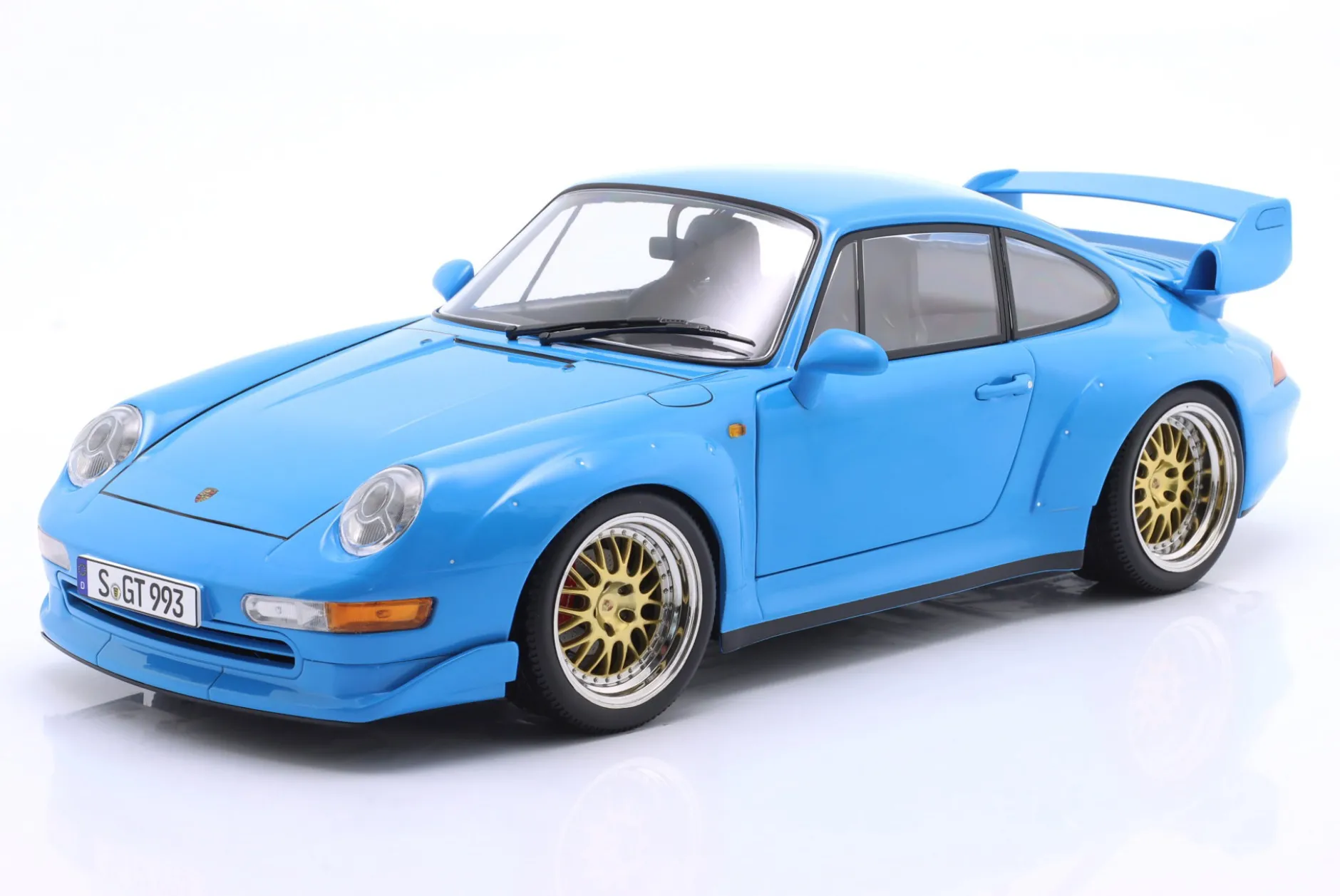 Porsche 911 (993) GT2 Baujahr 1996 hellblau / BBS Felgen 1:12 KK-Scale