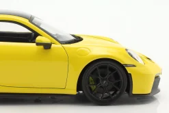 Porsche 911 (992) GT3 Baujahr 2022 racing gelb 1:18 Maisto