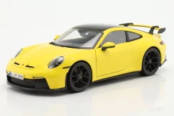 Porsche 911 (992) GT3 Baujahr 2022 racing gelb 1:18 Maisto