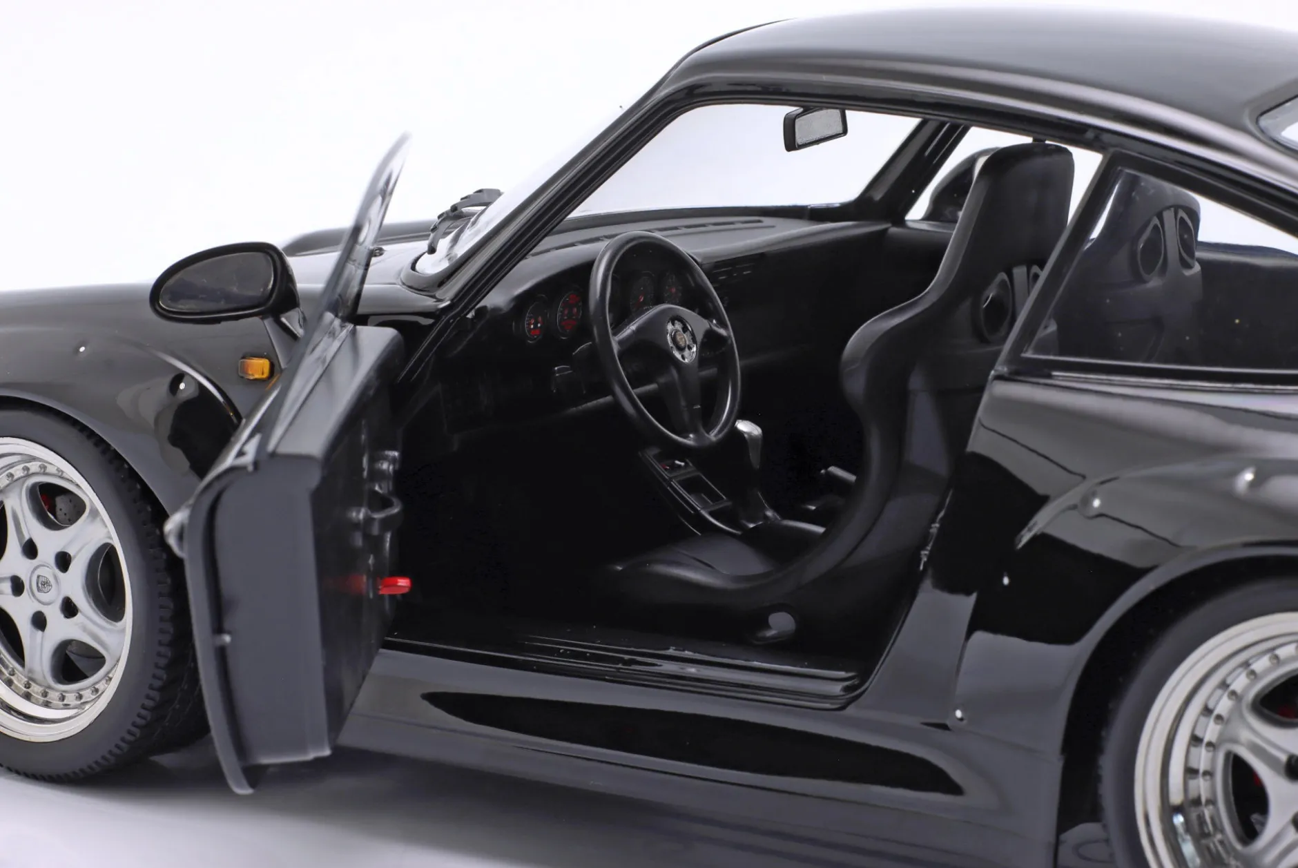 Porsche 911 (993) GT2 Baujahr 1996 schwarz / Speedline Felgen 1:12 KK-Scale