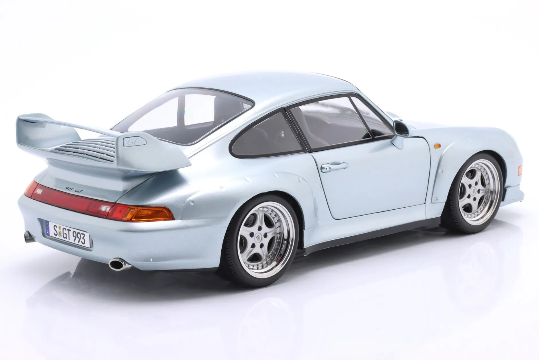 Porsche 911 (993) GT2 Baujahr 1996 silber / Speedline Felgen 1:12 KK-Scale