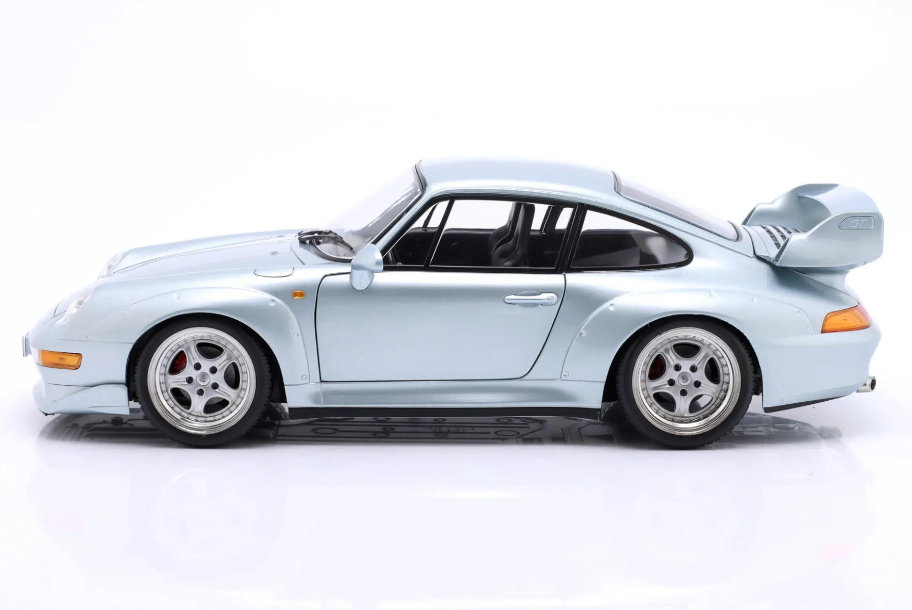 Porsche 911 (993) GT2 Baujahr 1996 silber / Speedline Felgen 1:12 KK-Scale