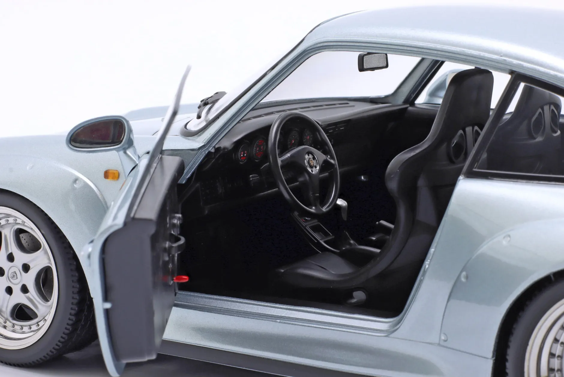 Porsche 911 (993) GT2 Baujahr 1996 silber / Speedline Felgen 1:12 KK-Scale