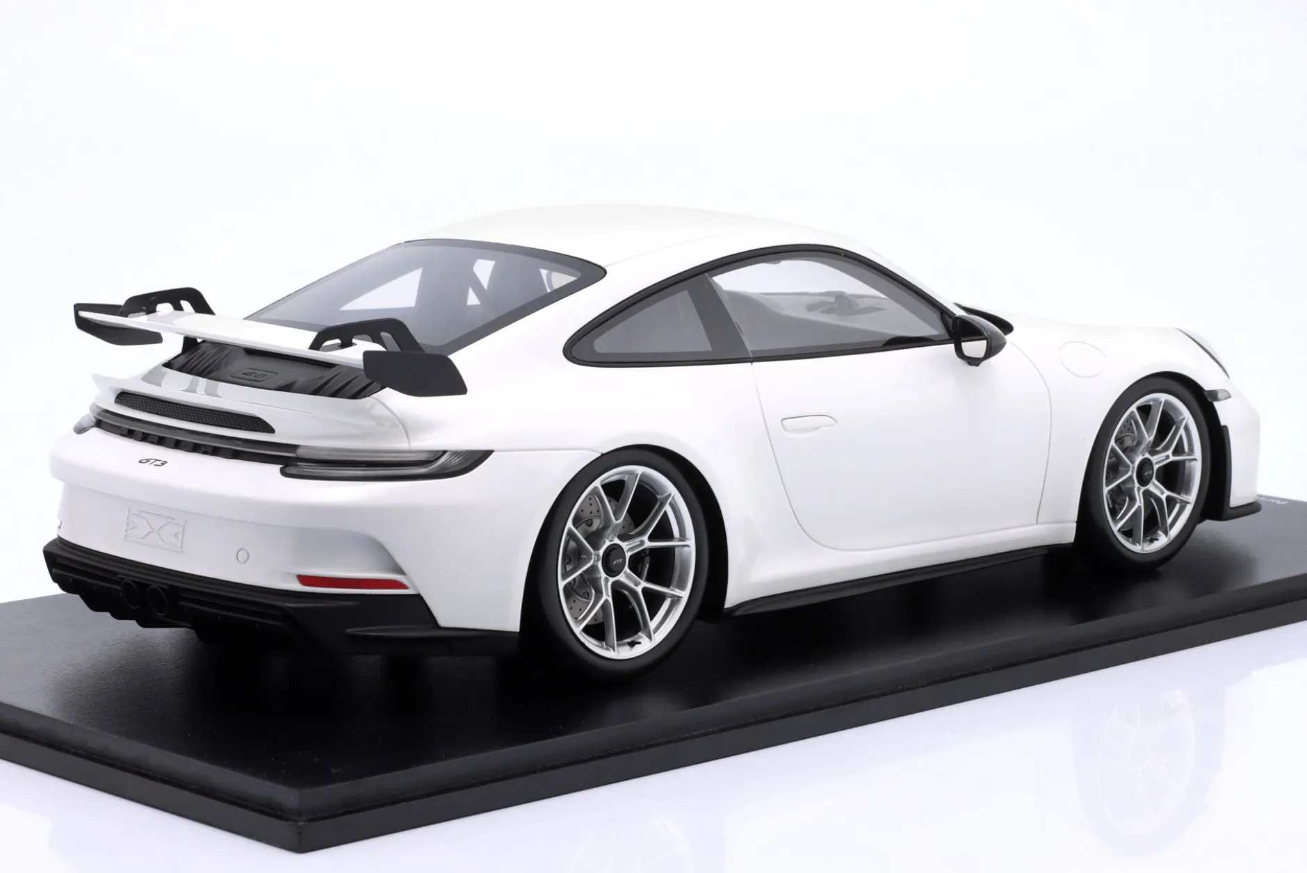 Porsche 911 (992) GT3 Baujahr 2021 weiß 1:12 Schuco