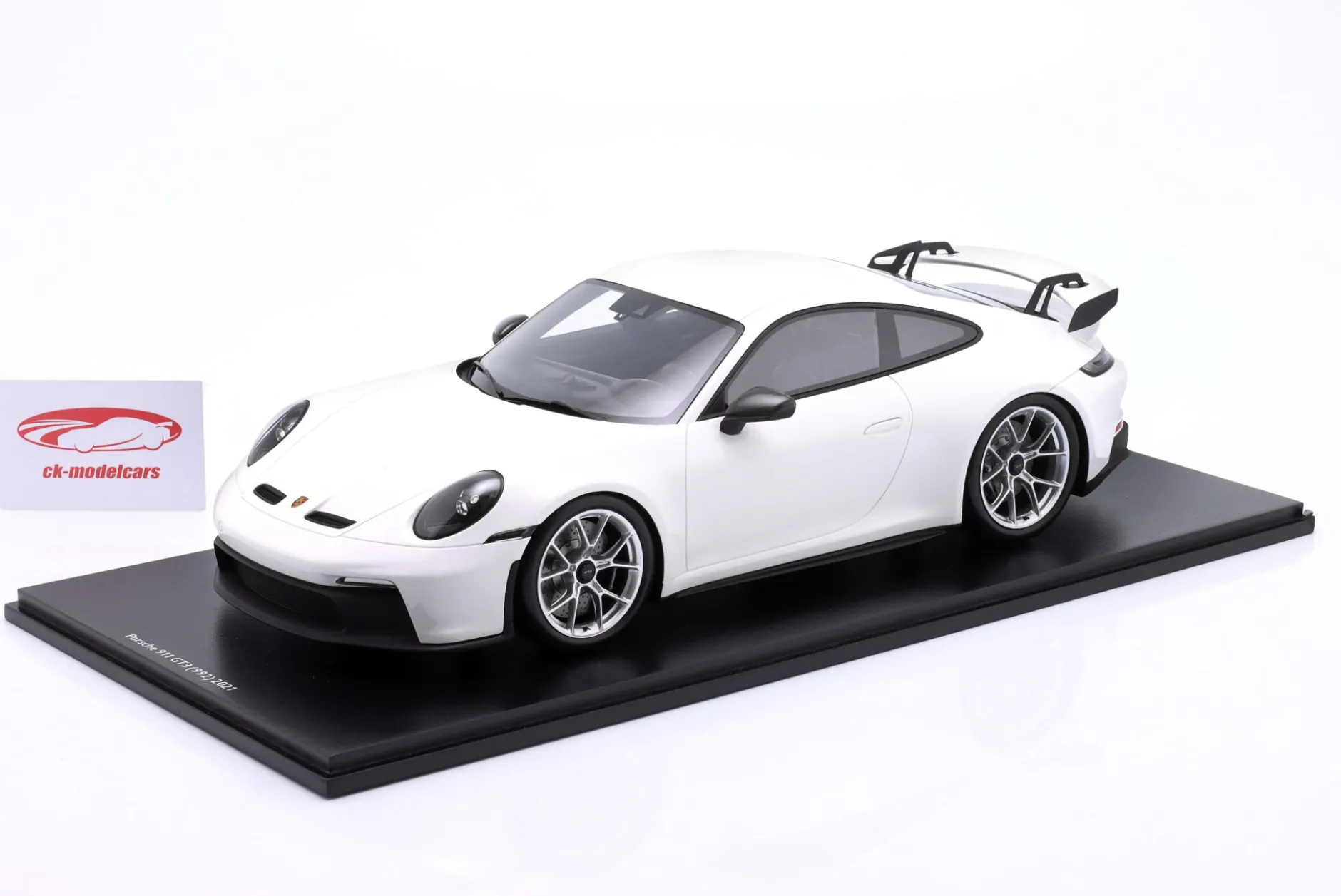 Porsche 911 (992) GT3 Baujahr 2021 weiß 1:12 Schuco