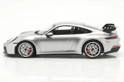 Porsche 911 (992) GT3 2021 GT-silber metallic mit Vitrine 1:18 Minichamps