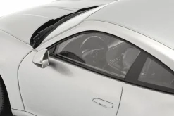 Porsche 911 (992) GT3 2021 GT-silber metallic mit Vitrine 1:18 Minichamps